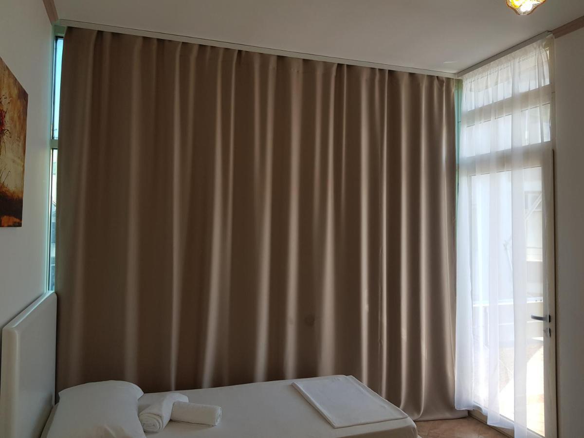 Grand G&T Hotel Shkallnur ภายนอก รูปภาพ